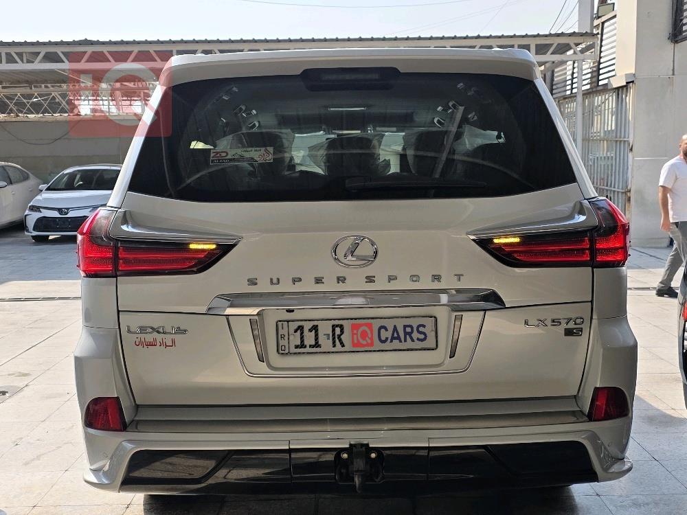 Lexus LX